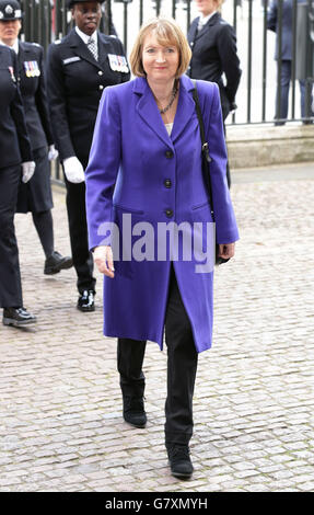 Le chef par intérim du Parti travailliste Harriet Harman arrive pour un service de Thanksgiving à l'occasion du 70e anniversaire de la Ve Day, à l'abbaye de Westminster à Londres. Banque D'Images