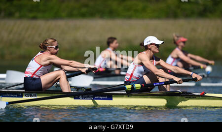 Helen Glover (à gauche) et Heather Stanning, en Grande-Bretagne, lors d'une séance de formation au Centre national de formation de Caversham. Banque D'Images