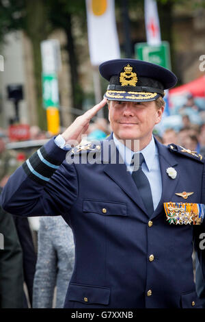 La Haye, aux Pays-Bas. 25 Juin, 2016. Le roi Willem-Alexander des Pays-Bas assiste à l'Veteransday 2016 à La Haye, Pays-Bas, 25 juin 2016. Photo : Patrick van Katwijk POINT DE VUE OUT/dpa/Alamy Live News Banque D'Images