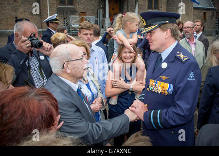 La Haye, aux Pays-Bas. 25 Juin, 2016. Le roi Willem-Alexander des Pays-Bas assiste à l'Veteransday 2016 à La Haye, Pays-Bas, 25 juin 2016. Photo : Patrick van Katwijk POINT DE VUE OUT/dpa/Alamy Live News Banque D'Images