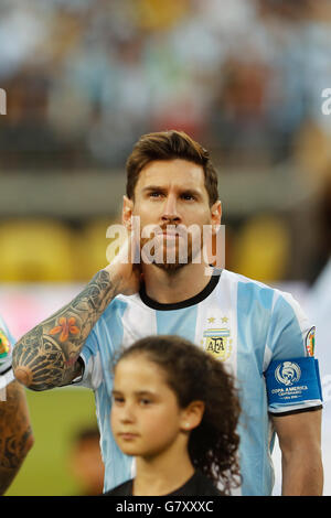 New Jersey, USA. 26 Juin, 2016. L'Argentine, Lionel Messi a l'air sur l'avant de la Copa America 2016 Tournoi de soccer Centenario finale au stade Metlife dans le New Jersey, aux États-Unis le 26 juin 2016. Le Chili a battu l'Argentine avec 4-2 en tirs de barrage. Credit : Muzi Li/Xinhua/Alamy Live News Banque D'Images