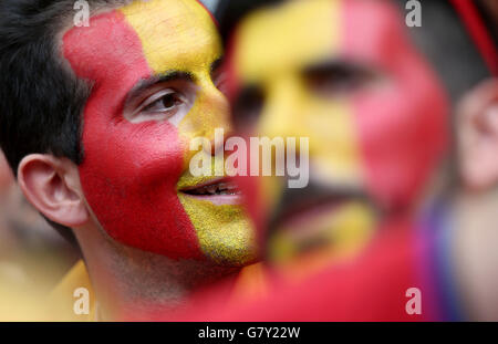 Paris, France. 27 Juin, 2016. Fans de Espagne attendre avant de l'Euro 2016 ronde de 16 match de football entre l'Espagne et l'Italie à Paris, France, le 27 juin 2016. © Zhang Fan/Xinhua/Alamy Live News Banque D'Images