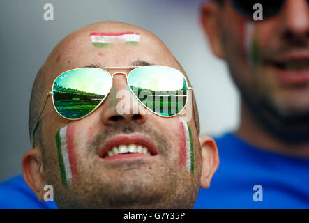 Paris, France. 27 Juin, 2016. L'italien ventilateur avec lunettes reflétant le stade Italie - Espagne 2-0 Meilleur des championnats européens de football, 16 euros au 27 juin 2016 à Paris, Stade de France, France. Fussball, Nationalteam, Italien Spanien, Achtelfinale Crédit : Peter Schatz/Alamy Live News Banque D'Images