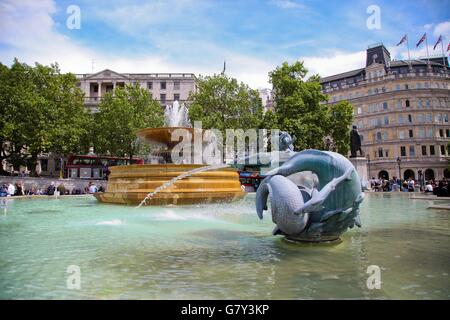 Trafalgar Square, Londres 27 juin 2016 - une journée chaude et ensoleillée. Credit : Dinendra Haria/Alamy Live News Banque D'Images