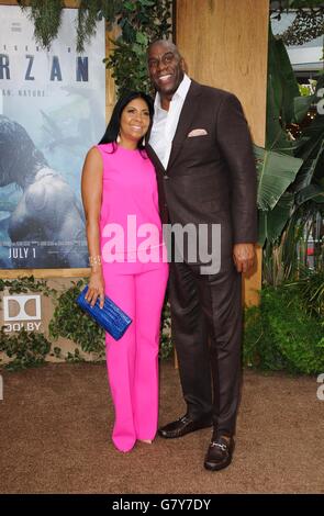 Los Angeles, CA, USA. 27 Juin, 2016. Earlitha Kelly, Magic Johnson aux arrivées POUR LA LÉGENDE DE TARZAN Premiere, le Kodak Theater à Hollywood et Highland Center, Los Angeles, CA, 27 juin 2016. Credit : Elizabeth Goodenough/Everett Collection/Alamy Live News Banque D'Images