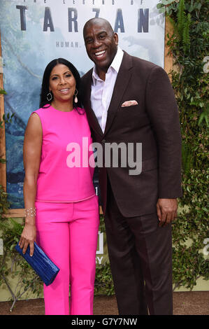 Hollywood, Californie, USA. 27 Juin, 2016. Earvin ''Magic'' Johnson & Earlitha 'cookie'' Kelly arrive pour la première du film 'La Légende de Tarzan" au Kodak Theater. Credit : Lisa O'Connor/ZUMA/Alamy Fil Live News Banque D'Images