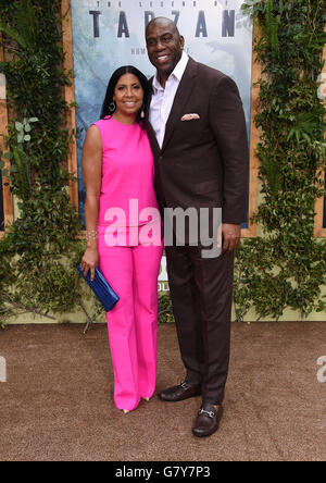 Hollywood, Californie, USA. 27 Juin, 2016. Earvin ''Magic'' Johnson & Earlitha 'cookie'' Kelly arrive pour la première du film 'La Légende de Tarzan" au Kodak Theater. Credit : Lisa O'Connor/ZUMA/Alamy Fil Live News Banque D'Images