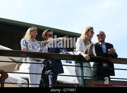 Londres, Royaume-Uni. 27 Juin, 2016. La foule est vu à l'enceinte des députés dans All England Lawn Tennis Club le jour 1 aux championnats de Wimbledon 2016 à Londres, Angleterre le 27 juin 2016. © Han Yan/Xinhua/Alamy Live News Banque D'Images