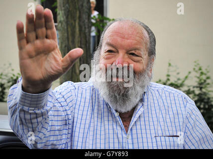 Schwaebisch Gmuend, Allemagne. 06Th Juillet, 2012. Fichier - Bud Spencer, acteur italien né comme Carlo Pedersoli, vagues à ses fans en Schwaebisch Gmuend, Allemagne, 03 juillet 2012. Selon les médias, Spencer est décédé le 27 juin 2016 à l'âge de 86 ans. Photo : Jan-Philipp Strobel/dpa/Alamy Live News Banque D'Images