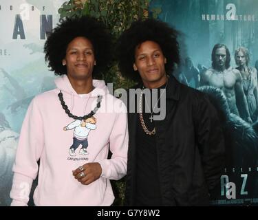 Los Angeles, CA, USA. 27 Juin, 2016. Les Jumeaux, Larry Bourgeois, Laurent Bourgeois à arrivés pour LA LÉGENDE DE TARZAN Premiere, le Kodak Theater à Hollywood et Highland Center, Los Angeles, CA, 27 juin 2016. Credit : Priscilla Grant/Everett Collection/Alamy Live News Banque D'Images