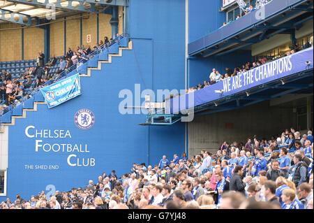 Soccer - Barclays Premier League - Chelsea / Liverpool - Stamford Bridge.Vue générale des fans de Chelsea dans le Shed End Banque D'Images