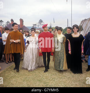 Coutumes et traditions - Llangollen International musical Eisteddfod - Llangollen.Chanteurs colorés du Cantori di Assise, Italie. Banque D'Images