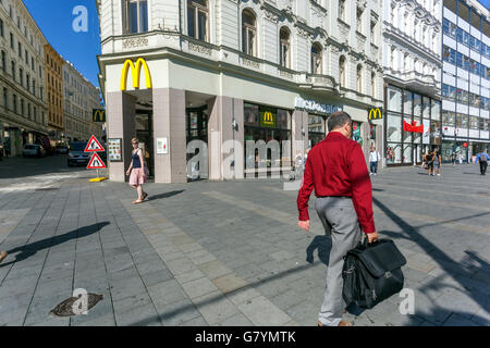 Brno McDonald's sur la place de la liberté (Namesti Svobody) Banque D'Images