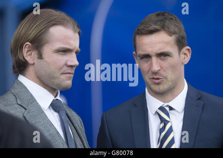 Robbie Neilson, responsable du cœur (à gauche), avec James Fowler, patron du Queens (à droite), lors de la première nation écossaise, de la finale du quart de jeu, de la première jambe au parc Palmerston, Dumfries. Banque D'Images