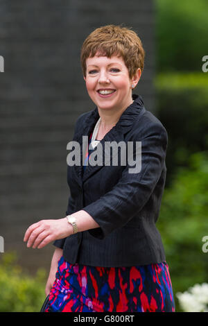 La baronne Tina Stowel arrive au 10 Downing Street à Londres et deviendra membre à part entière du Cabinet alors qu'elle demeure le chef des Lords et Lord privent Seal, alors que le PM met la touche finale à son nouveau cabinet. Banque D'Images