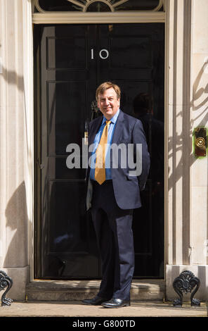 John Whittingdale, le nouveau secrétaire à la Culture, arrive au 10 Downing Street à Londres, alors que le premier ministre met la touche finale à son nouveau cabinet. Banque D'Images