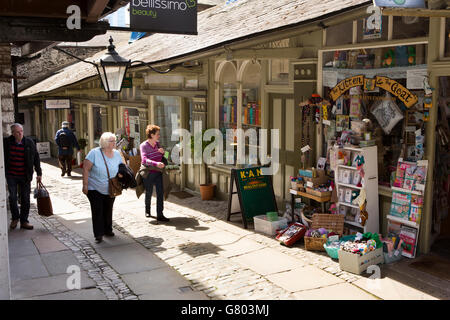 UK, Cumbria, Kendal, boutiques dans nouvelle pagaille, entre marché et Finkle Street Banque D'Images