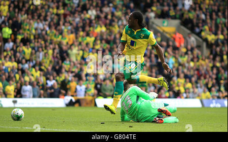 Cameron Jerome de Norwich City marque son troisième but lors du championnat Sky Bet Play Off, second Leg, match à Carrow Road, Norwich. Banque D'Images