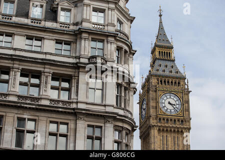 Vue sur la ville de Londres. Vue générale de la tour de l'horloge de Big Ben à Londres. Banque D'Images