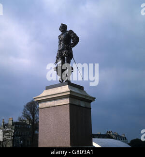 La statue commémorative de Plymouth, Devon, qui commémore le 300e anniversaire de la première observation de l'Armada espagnole, défaite en 1588 par Sir Francis Drake. Banque D'Images