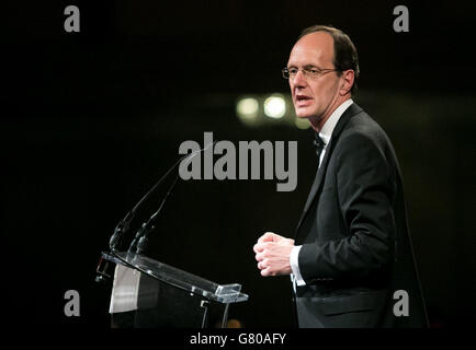 Le Directeur général de la CBI John Cridland s'exprime lors du dîner annuel de la CBI au Grosvenor House Hotel, Park Lane, Londres. Banque D'Images