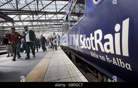 Un train ScotRail exploité par Abellio à la gare centrale de Glasgow en Écosse. Banque D'Images