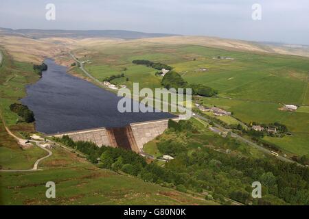 Vue sur le réservoir Booth Wood qui fournit des services aux résidents de Wakefield.Yorkshire Water lance sa campagne annuelle de conservation de l'eau qui coïncide avec la Journée mondiale de l'environnement. Banque D'Images