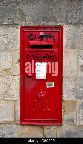 Dégradé wall post box, Broad Street, Oxford, UK Banque D'Images