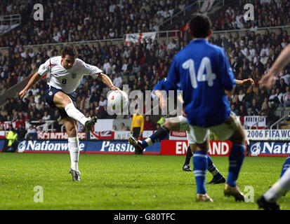 Football - coupe du monde de la FIFA 2006 qualificateur - Groupe six - Angleterre / Azerbaïdjan - St James' Park. Frank Lampard (L) en action en Angleterre. Banque D'Images