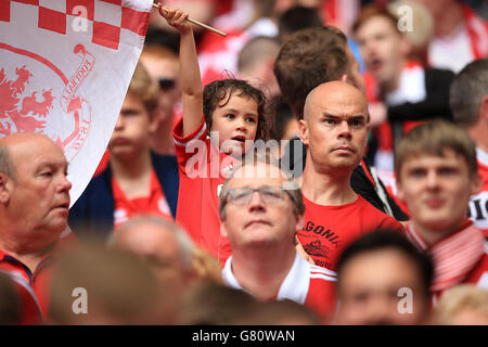 Les supporters de Middlesbrough dans la foule avant le match de la Barclays Premier League au stade Emirates, Londres.APPUYEZ SUR ASSOCIATION photo.Date de la photo: Mercredi 20 mai 2015.Voir PA Story FOOTBALL Arsenal.Le crédit photo devrait se lire comme suit : Mike Egerton/PA Wire.RESTRICTIONS : usage éditorial uniquement.45 images maximum pendant une comparaison.Pas d'émulation vidéo ni de promotion en direct.Aucune utilisation dans les jeux, les compétitions, les marchandises, les Paris ou les services de club/joueur unique.Ne pas utiliser avec des fichiers audio, vidéo, données, présentoirs ou logos de club/ligue non officiels.pendant la finale du championnat Sky Bet au stade Wembley, Londres. Banque D'Images