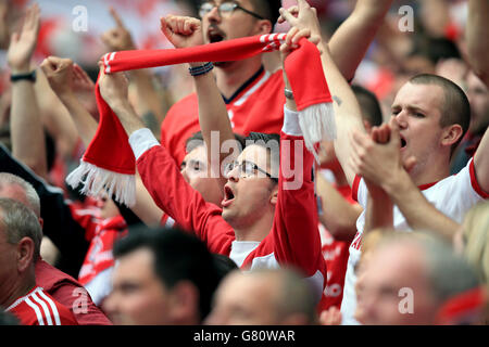 Les supporters de Middlesbrough dans la foule avant le match de la Barclays Premier League au stade Emirates, Londres.APPUYEZ SUR ASSOCIATION photo.Date de la photo: Mercredi 20 mai 2015.Voir PA Story FOOTBALL Arsenal.Le crédit photo devrait se lire comme suit : Mike Egerton/PA Wire.RESTRICTIONS : usage éditorial uniquement.45 images maximum pendant une comparaison.Pas d'émulation vidéo ni de promotion en direct.Aucune utilisation dans les jeux, les compétitions, les marchandises, les Paris ou les services de club/joueur unique.Ne pas utiliser avec des fichiers audio, vidéo, données, présentoirs ou logos de club/ligue non officiels.pendant la finale du championnat Sky Bet au stade Wembley, Londres. Banque D'Images