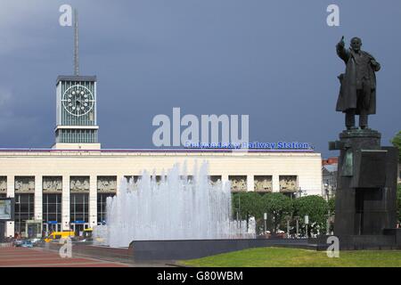 Finlyandskiy ou la gare de Finlande avec la statue de Vladimir Lénine, Saint-Pétersbourg, Russie Banque D'Images