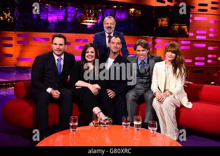 (Gauche - droite) Chris Pratt, Melissa McCarthy, Graham Norton, Jude Law, John Bishop et Florence Welch pendant le tournage du Graham Norton Show aux London Studios, dans le sud de Londres, qui sera diffusé vendredi. Banque D'Images