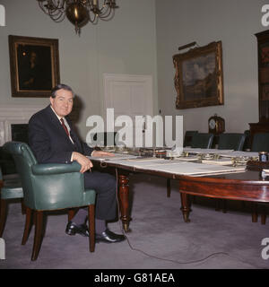 M. James Callaghan, chancelier de l'Échiquier, au Trésor, Great George Street, Londres. Banque D'Images