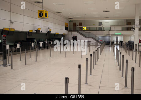 Le niveau des départs du terminal 1 de l'aéroport de Heathrow qui ferme plus tard cette année pour être redéveloppé. Banque D'Images