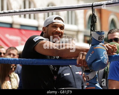 Boxe - Kevin Mitchell et Anthony Joshua Media Work Out - Covent Garden Banque D'Images