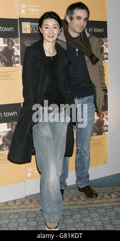 L'actrice Maggie Cheung et le réalisateur Olivier Assayas de leur dernier film Clean. Banque D'Images