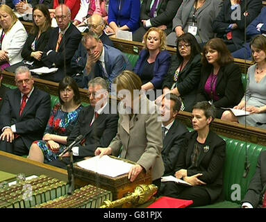 Le leader par intérim du Parti travailliste Harriet Harman rend hommage à l'ancien leader libéral démocrate Charles Kennedy lors d'une session spéciale de la Chambre des communes à la suite de sa mort soudaine lundi. Banque D'Images