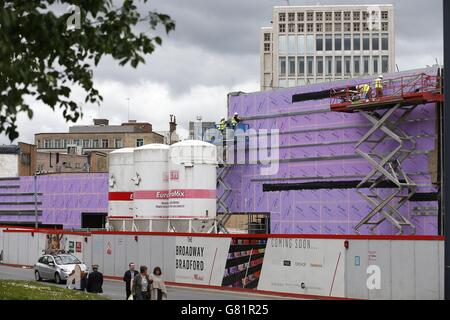 Les travaux se poursuivent sur le Broadway Bradford, le centre commercial de 72 magasins développé par Westfield, comme il a été annoncé qu'il ouvrira le 5 novembre 2015. Banque D'Images