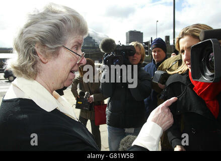 Patricia Tabram, 66 ans, arrive devant le tribunal pour la détermination de la peine, après avoir plaidé coupable antérieurement à la possession de cannabis avec l'intention de fournir de son domicile à East Lea, Humshaugh, près de Hexham, Northumberland. Banque D'Images