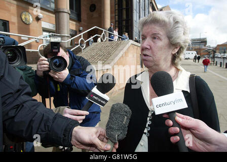 Patricia Tabram, 66 ans, arrive devant le tribunal pour la détermination de la peine, après avoir plaidé coupable antérieurement à la possession de cannabis avec l'intention de fournir de son domicile à East Lea, Humshaugh, près de Hexham, Northumberland. Banque D'Images