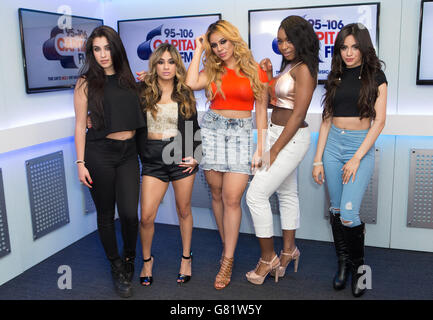 Ally Brooke Hernandez (deuxième à gauche), Lauren Jauregui (à gauche), Normani Kordei (deuxième à droite), Camila Cabello (à droite) et Dinah Jane Hansen (au centre) de Fifth Harmony lors d'une interview au studio radio Capital FM Summertime ball, au stade Wembley, Londres.6 juin 2015.Daniel Leal-Olivas/PA showbiz Banque D'Images