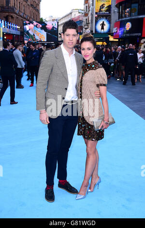 Katherine Kelly et son mari Ryan Clark assistent à la première du film Entourage UK qui a eu lieu au vue West End, 3 Cranbourn Street, Leicester Square, Londres. APPUYEZ SUR ASSOCIATION photo. Date de la photo: Mardi 9 juin 2015. Le crédit photo devrait se lire comme suit : Ian West/PA Wire Banque D'Images