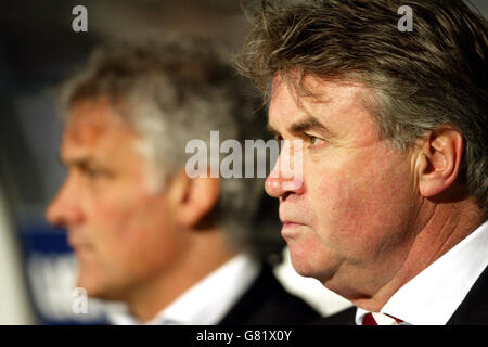 Football - UEFA Champions League - quart de finale - première étape - Olympique Lyonnais / PSV Eindhoven - Stade Municipal de Gerland. Guus Hiddink, entraîneur PSV Eindhoven Banque D'Images