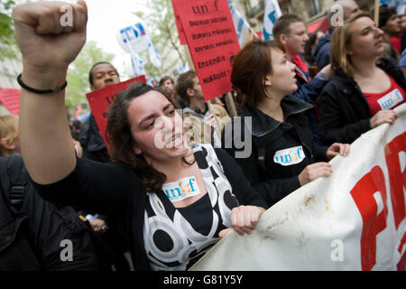 18 yo university student Anissa Bentaoune (Edith) manifestations lors de la journée Mai 2008 démonstration Paris France Banque D'Images