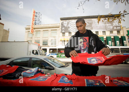 Phillip Moorland vend des t-shirts Obama, à New York, USA sur le jour de l'élection présidentielle américaine 2008, 4 novembre 2008. Banque D'Images