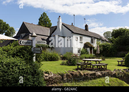 Pub de village, région rurale, personne Inn Doddiscombeleigh,Devon Dartmoor National Park, village, historique, à l'extérieur, l'éducation, des pubs de village à vendre,teign Banque D'Images