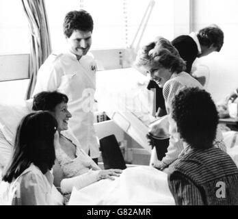 Catastrophes naturelles et accidents - Incendie - British Airtours Boeing 737 - Princesse de Galles - Wythenshawe Hospital, Manchester Banque D'Images