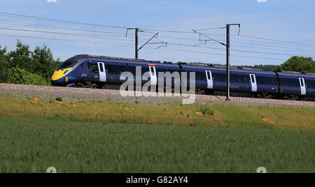 Un train Javelin à grande vitesse du sud-est traverse Charing dans le Kent sur la ligne de chemin de fer à grande vitesse 1. Banque D'Images