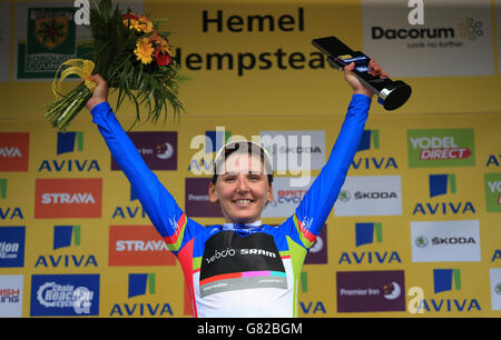 Lisa Brennauer de Velocio- SRAM célèbre la victoire du Aviva Women's Tour of Britain 2015. Banque D'Images